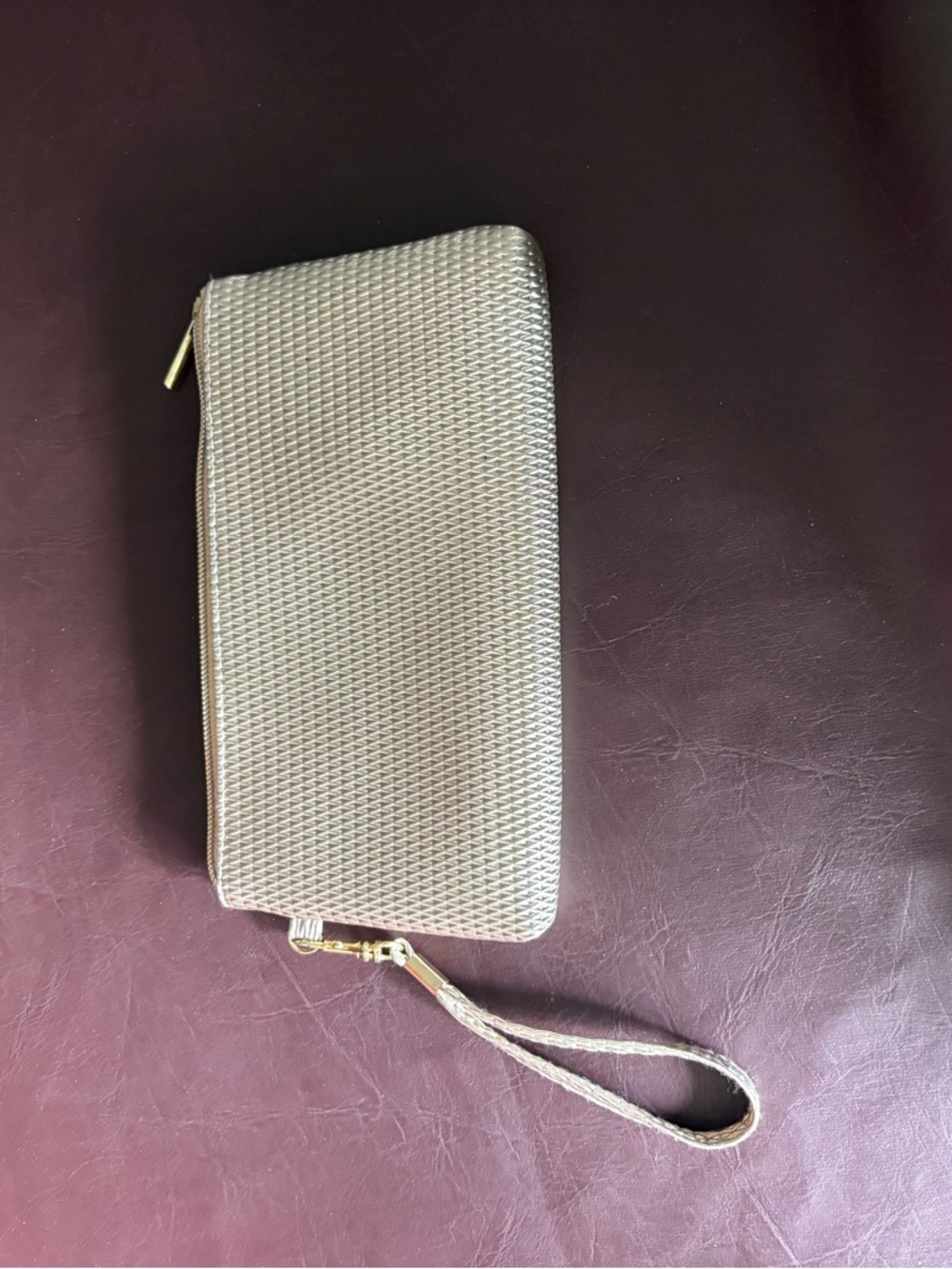 💥Buy 2 Get 1 Free💥 Textured Metallic Zip Wristlet - Silver